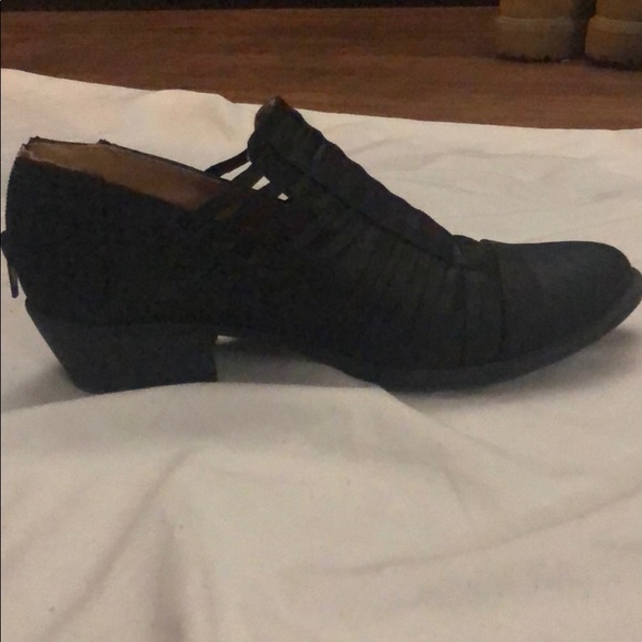 Shoes - Picture 2 of 3